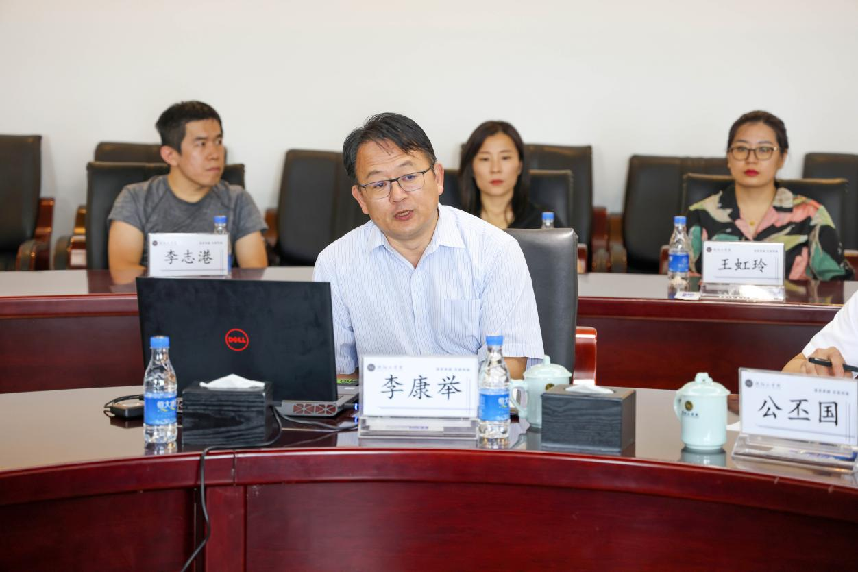 校长李康举发表讲话.北京理工大学出版社社长丛磊发表讲话.
