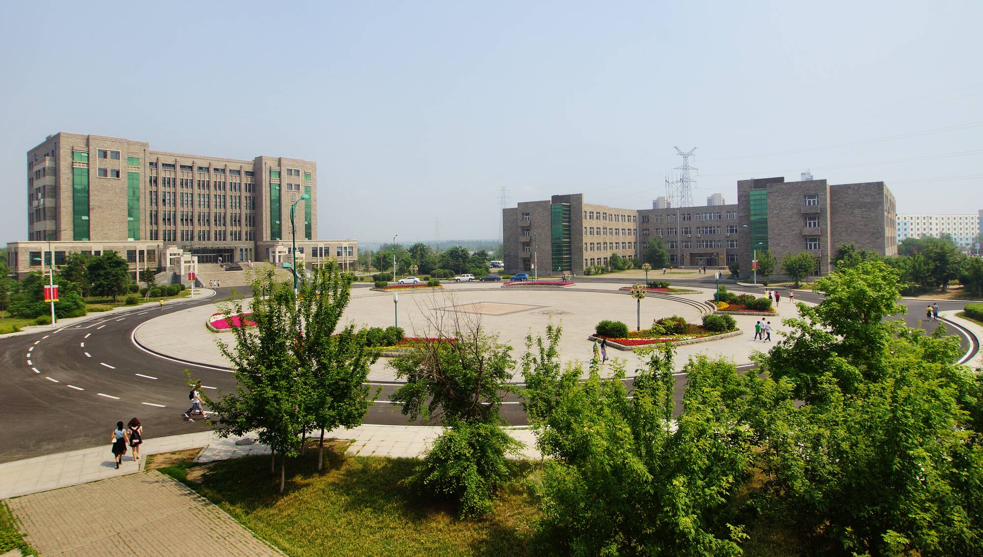 校内广场-沈阳工学院 | shenyang institute of