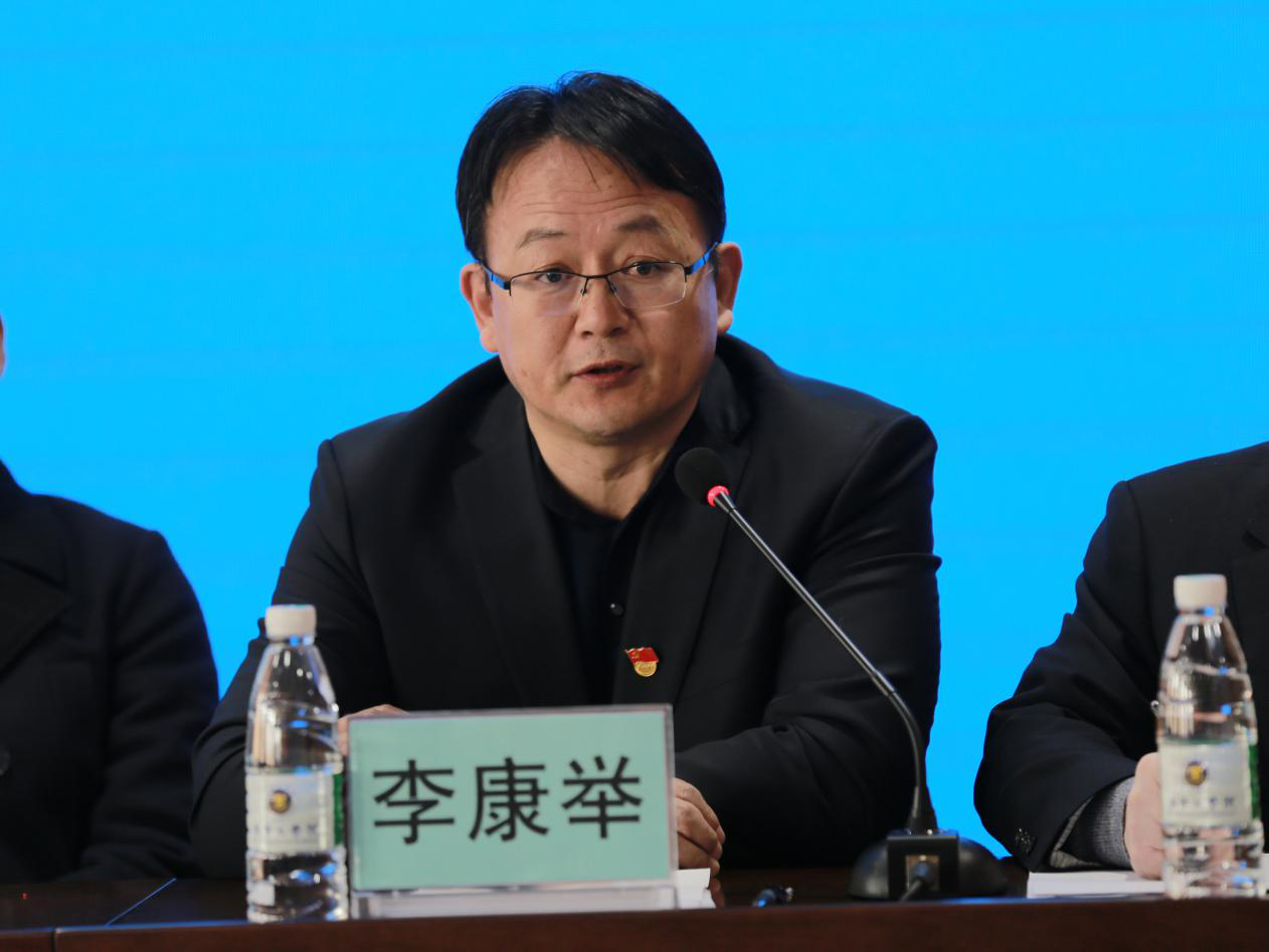 我校校长李康举讲话大会现场
