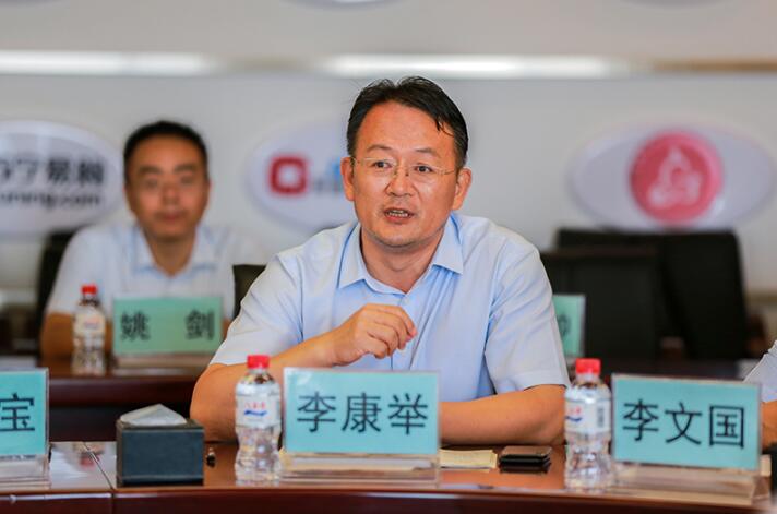 校长李康举致欢迎词