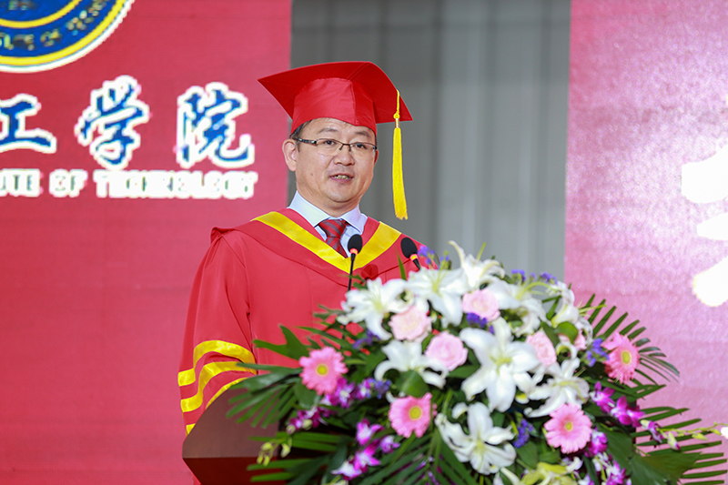 李康举发表致辞