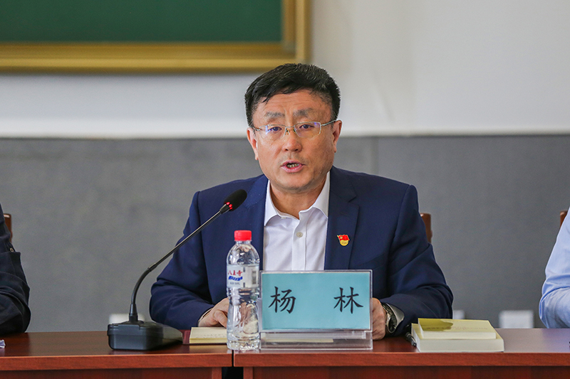 我校开展不忘初心牢记使命主题教育集中学习研讨